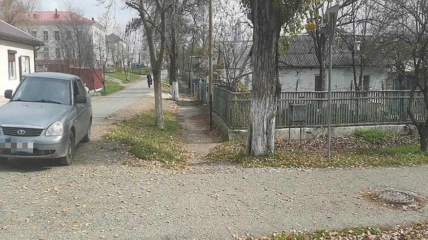 Главная картинка новости: Около 12 школ Новороссийска отремонтируют тротуары