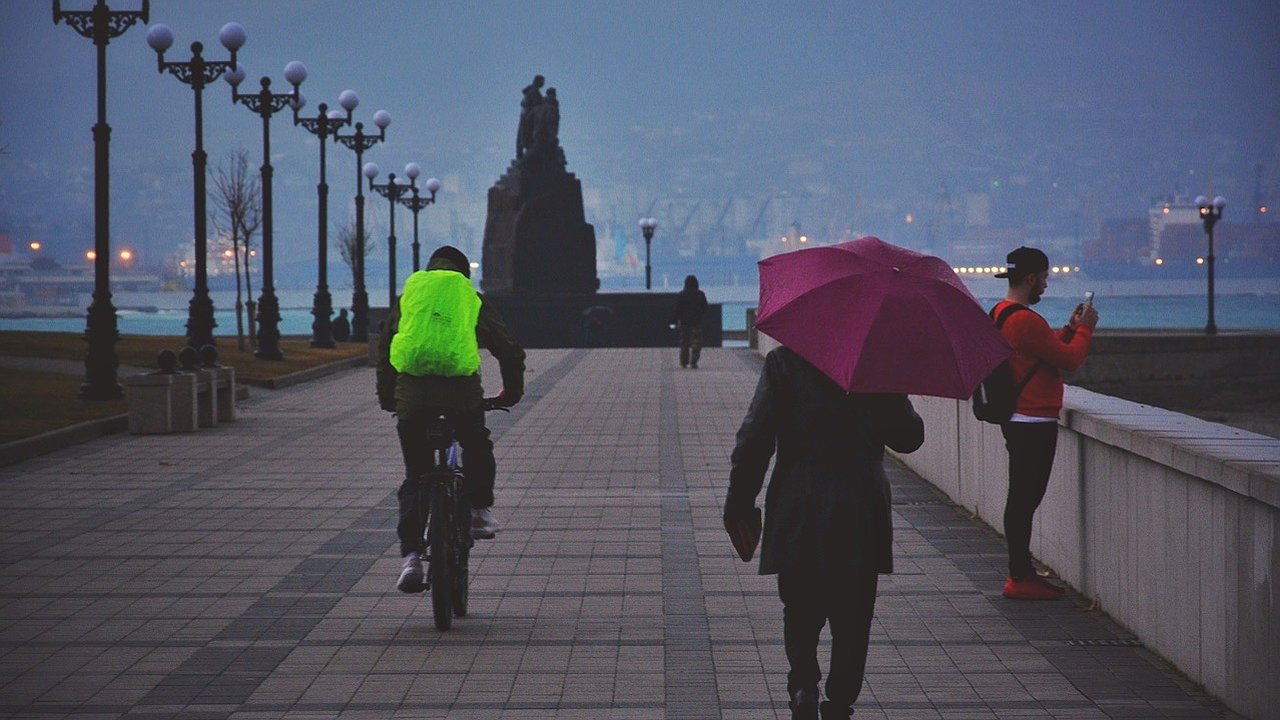 Главная картинка новости: В последние выходные сентября на Черноморское побережье обрушатся ливни с грозой