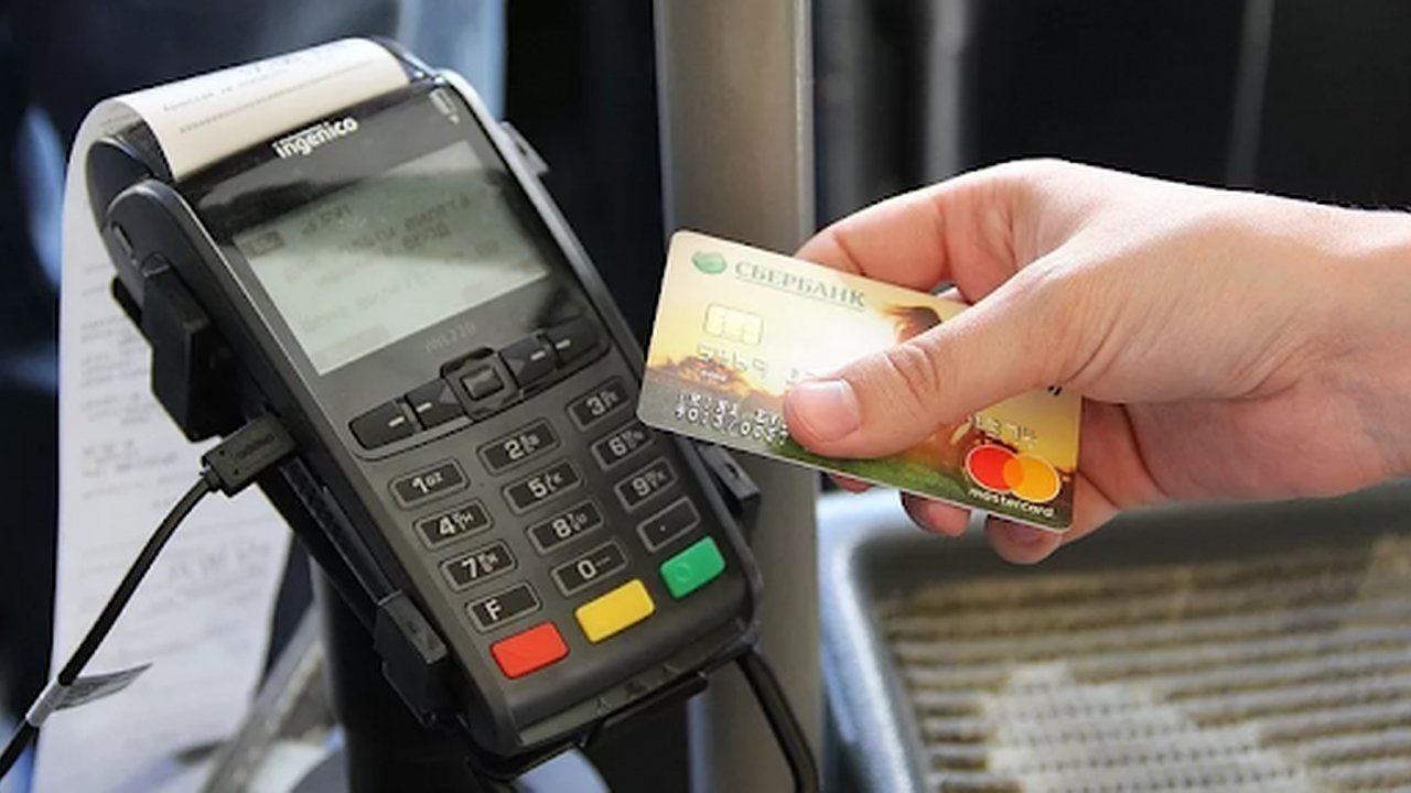 Главная картинка новости: В Новороссийске впервые привлекут к ответственности водителя маршрутки за отказ принимать карты