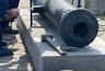 Миниатюра новости: После жалобы новороссийцев на набережной закрепили пушку к постаменту