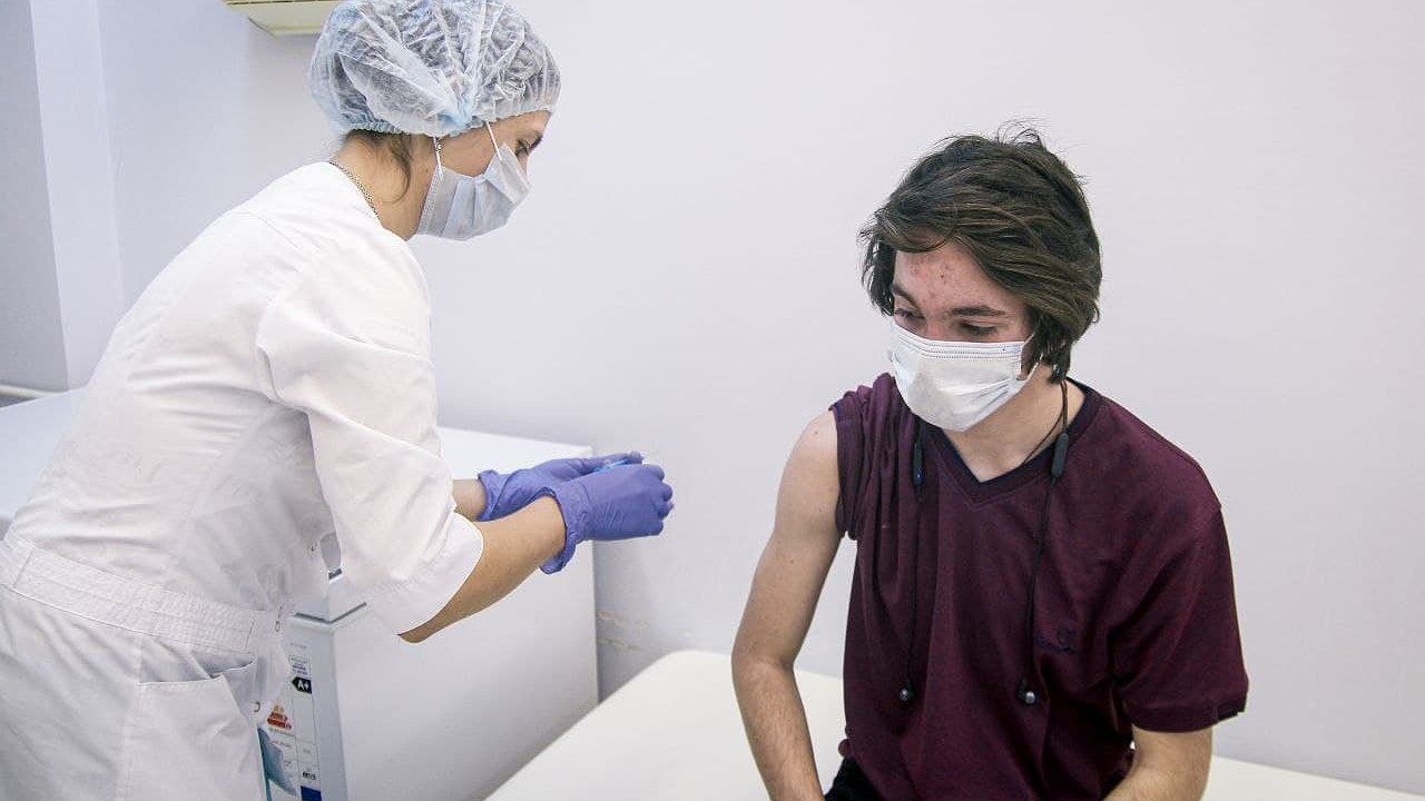 Главная картинка новости: Что новороссийцам нужно знать о вакцинации подростков от COVID-19?