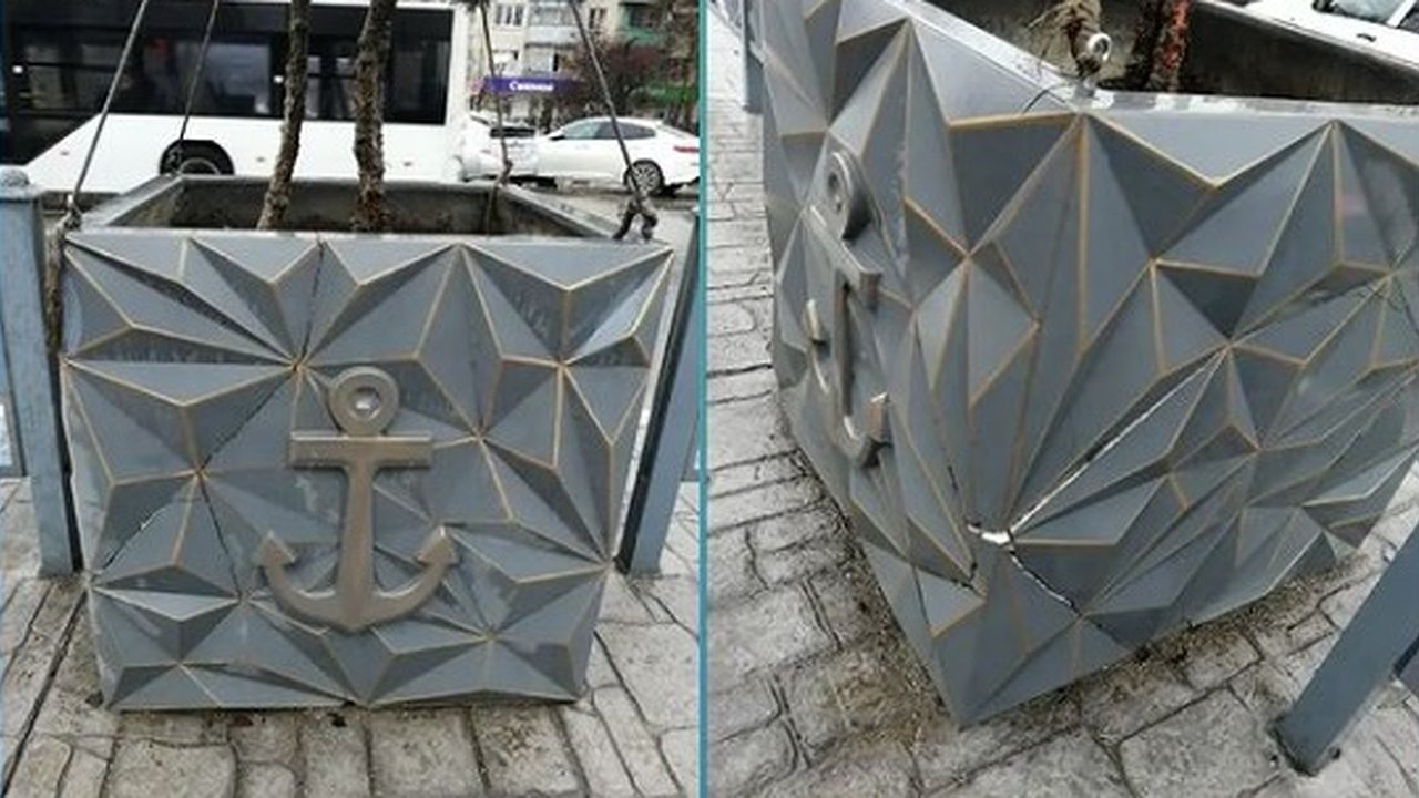 Главная картинка новости: Вдоль проспекта Дзержинского в Новороссийске меняют вазоны