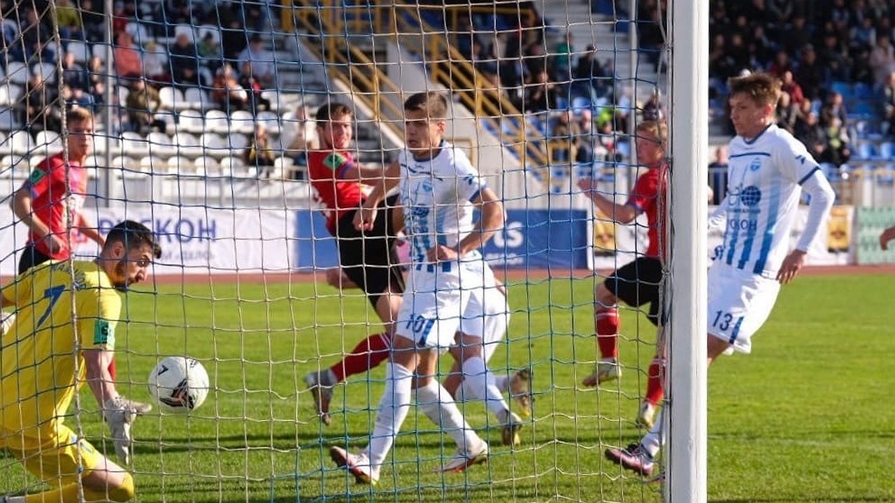 Главная картинка новости: «Черноморец» увеличил отрыв от «Чайки»