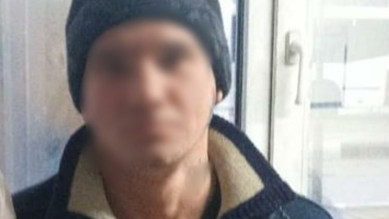 Главная картинка новости: Новороссиец сорвал сумку с деньгами с пояса приезжего и убежал