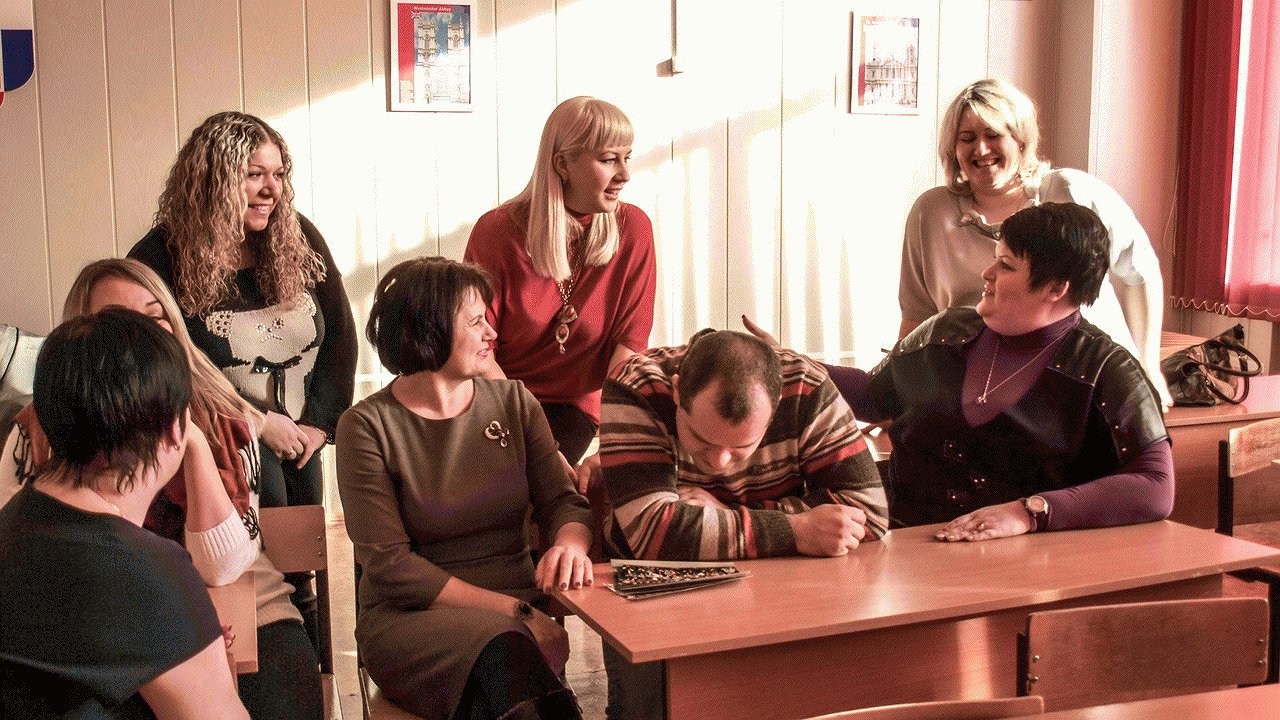 Главная картинка новости: Новороссийские выпускники не смогут встретиться со старыми друзьями и одноклассниками в школах. Причины