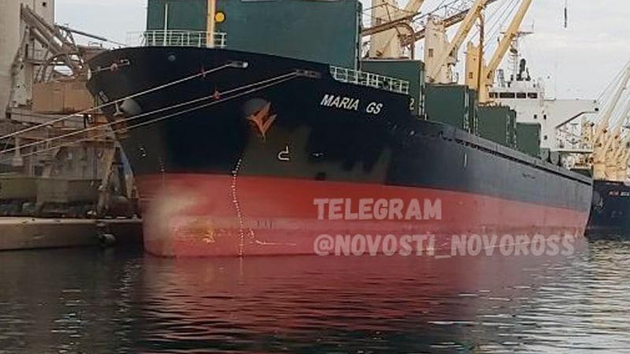 Главная картинка новости: В Новороссийске лоцман упал за борт, мужчину не спасли