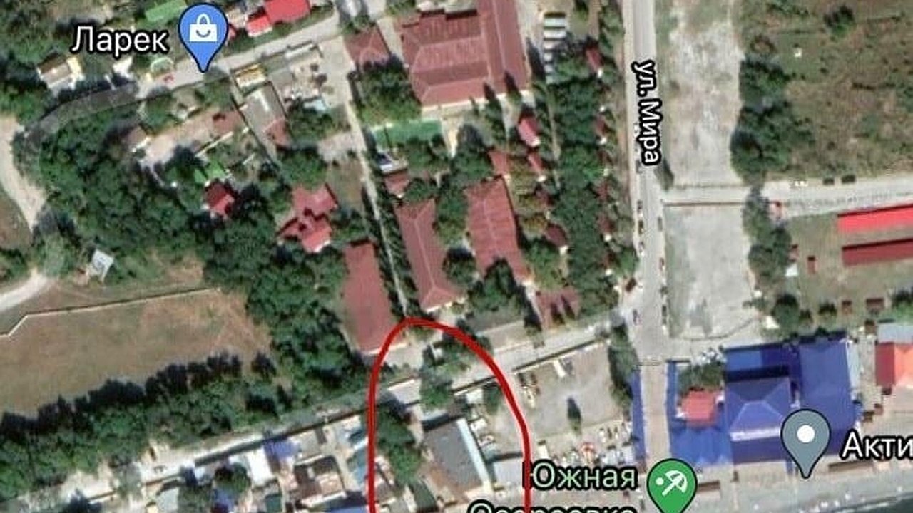 Главная картинка новости: Зловонная «речка» бежит на пляж Южной Озереевки