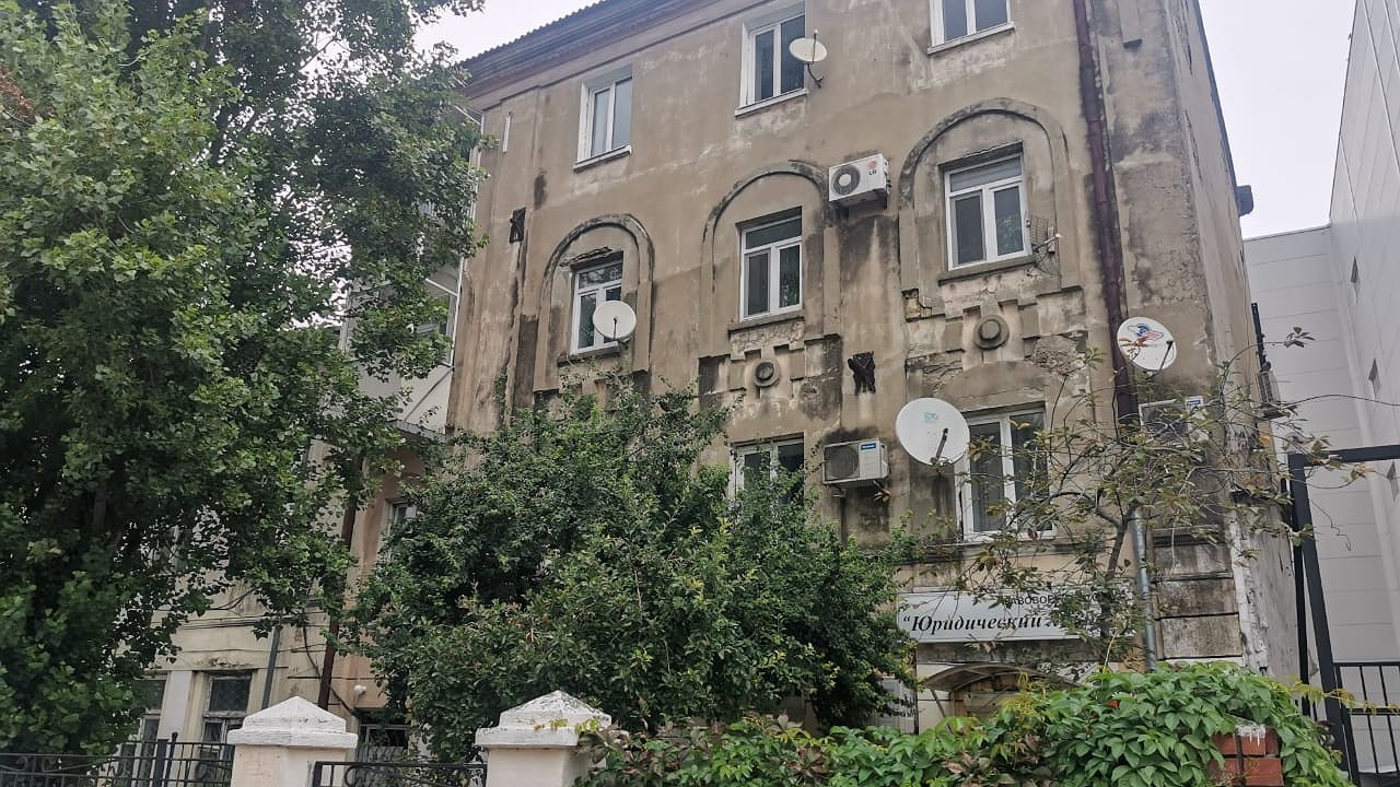 Главная картинка новости: За "Красной площадью" в Новороссийске снесут жилой дом