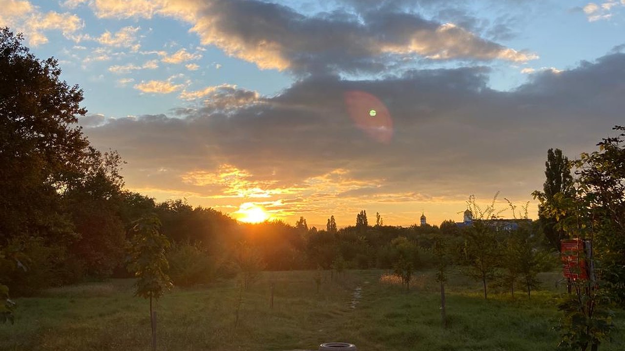 Главная картинка новости: Последние выходные октября порадуют новороссийцев теплой погодой