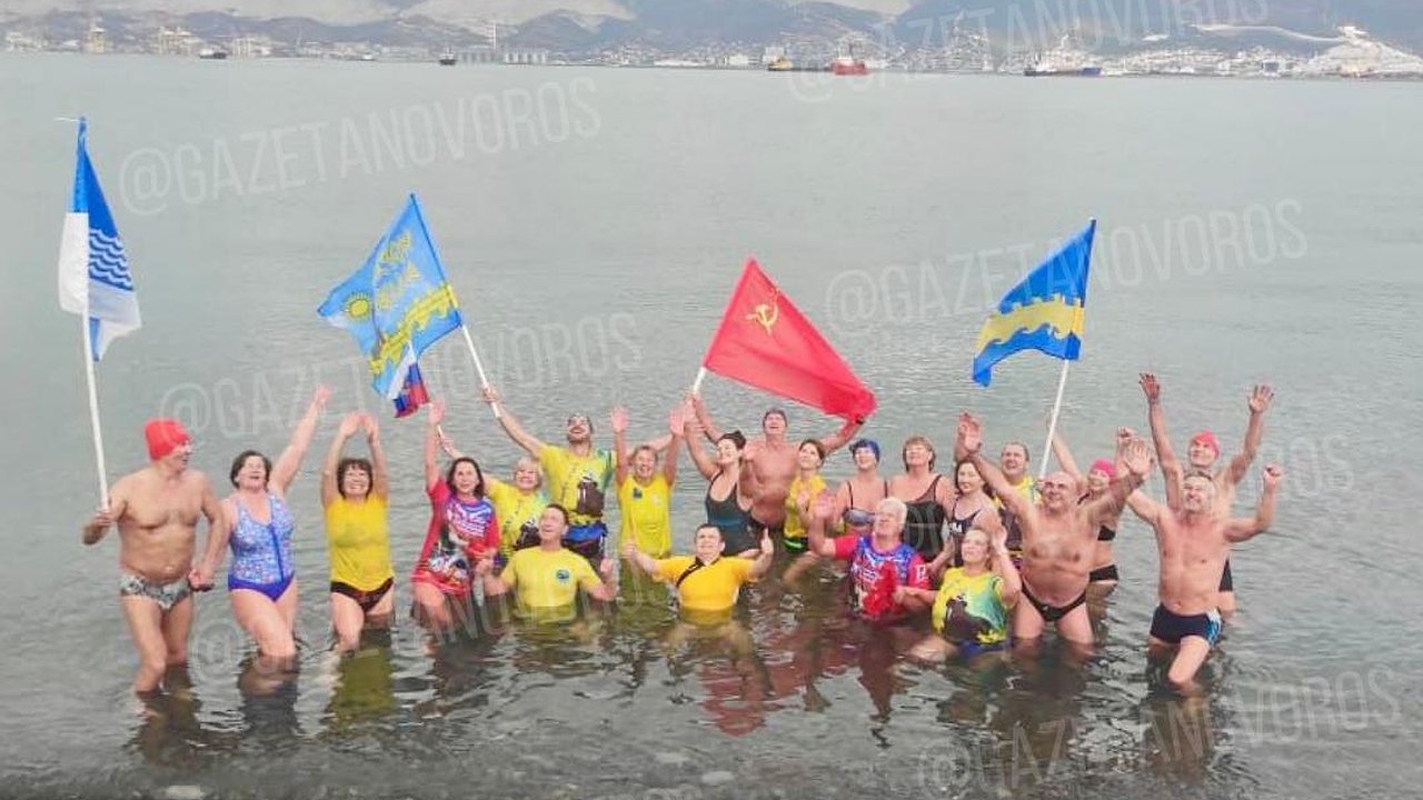 Главная картинка новости: На Малой земле в Новороссийске прошел массовый заплыв к 23 Февраля