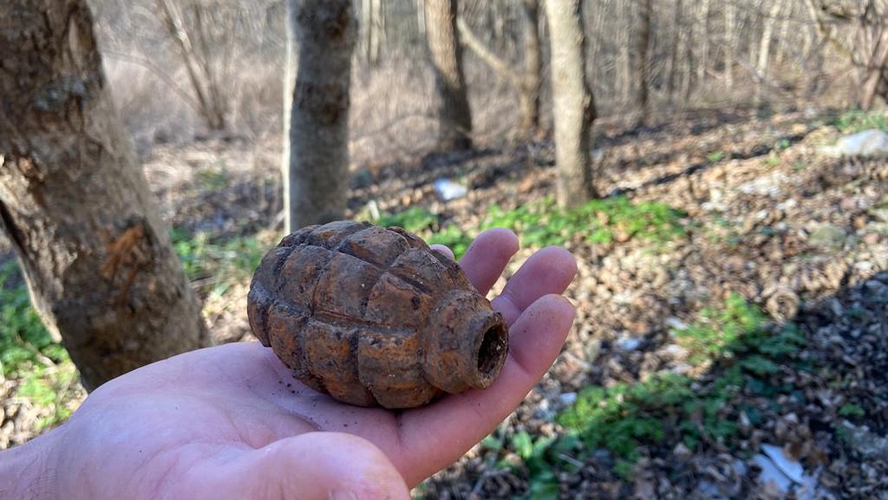 Главная картинка новости: Новороссиец хранил гранаты и мины времен ВОВ на окраине города