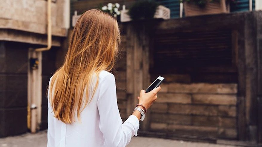 Главная картинка новости: Новороссийка продавала несуществующие вещи через мессенджер