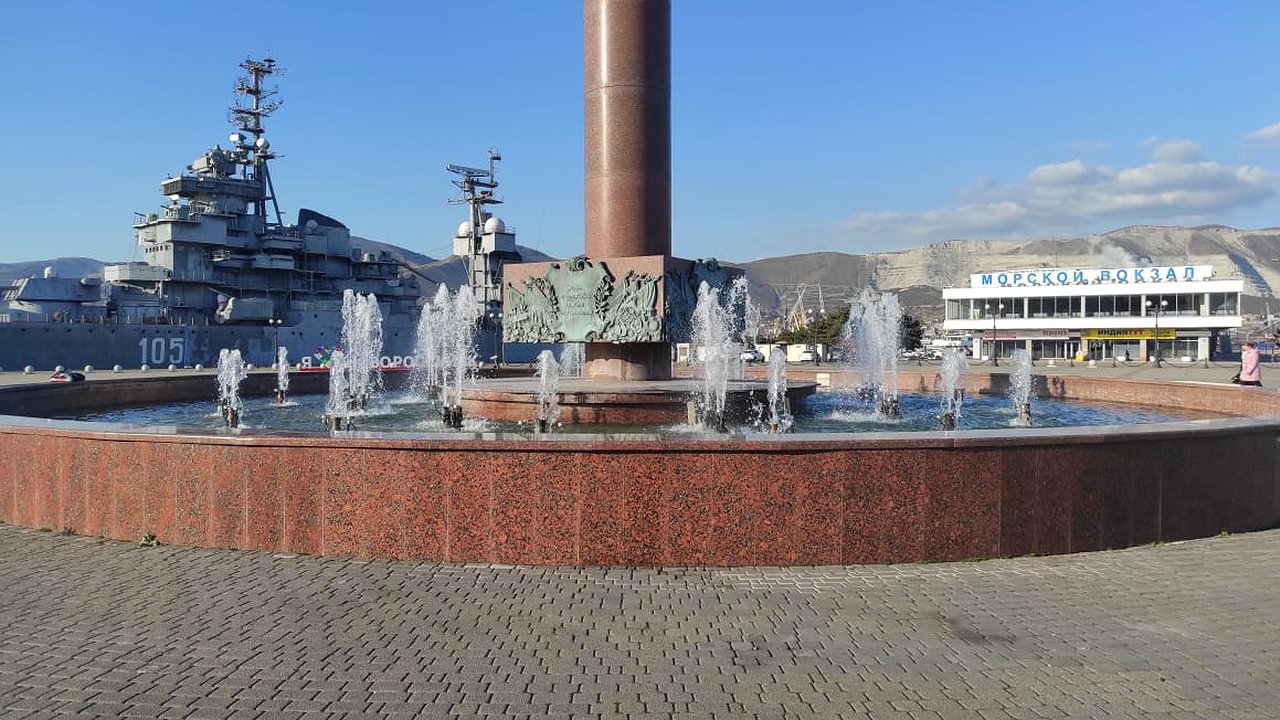 Главная картинка новости: В Новороссийске включают фонтаны: их полностью запустят к 1 мая