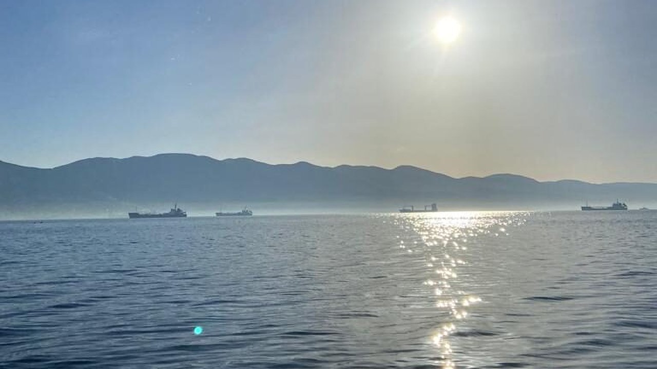 Главная картинка новости: Лето близко: прогревается Черное море у берегов Новороссийска