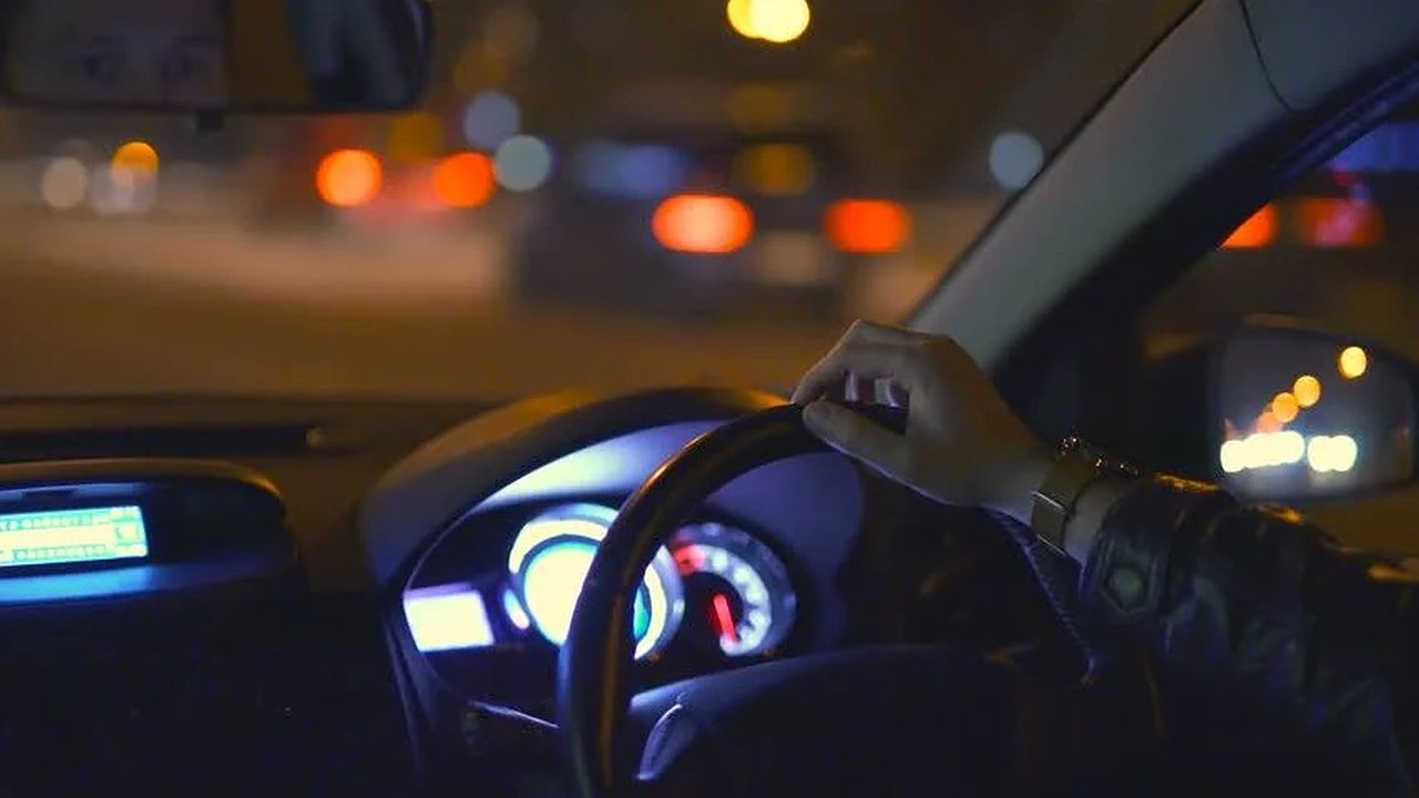 Главная картинка новости: Новороссиец катался по городу на чужой машине, прихватив из других авто аккумуляторы и бутылку алкоголя