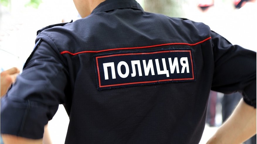 Главная картинка новости: Жительница Новороссийска вынесла из магазина радиоприемник, колонку и керамическую посуду