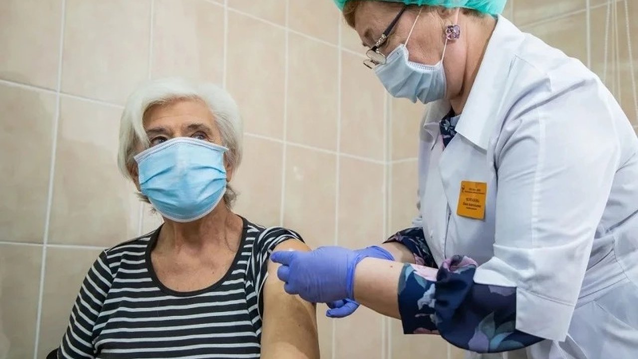 Главная картинка новости: На Кубани началась вакцинация против гриппа: в регионе хотят привить 55% населения