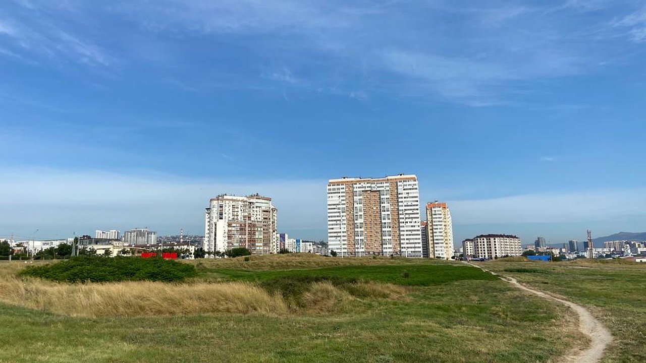 Главная картинка новости: В Новороссийске дорожает вторичка и частные дома