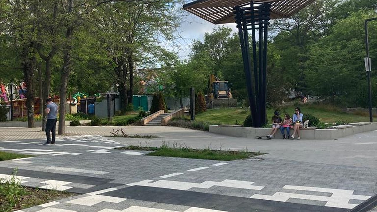 Главная картинка новости: При ремонте парка Фрунзе нашли нарушения при расходовании бюджетных средств