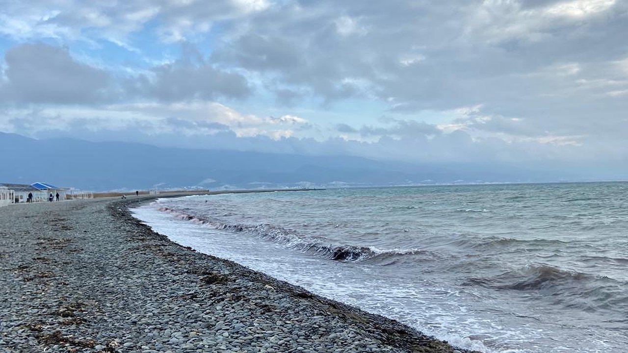 Главная картинка новости: Южный ветер и потепление: о погоде на выходные в Новороссийске