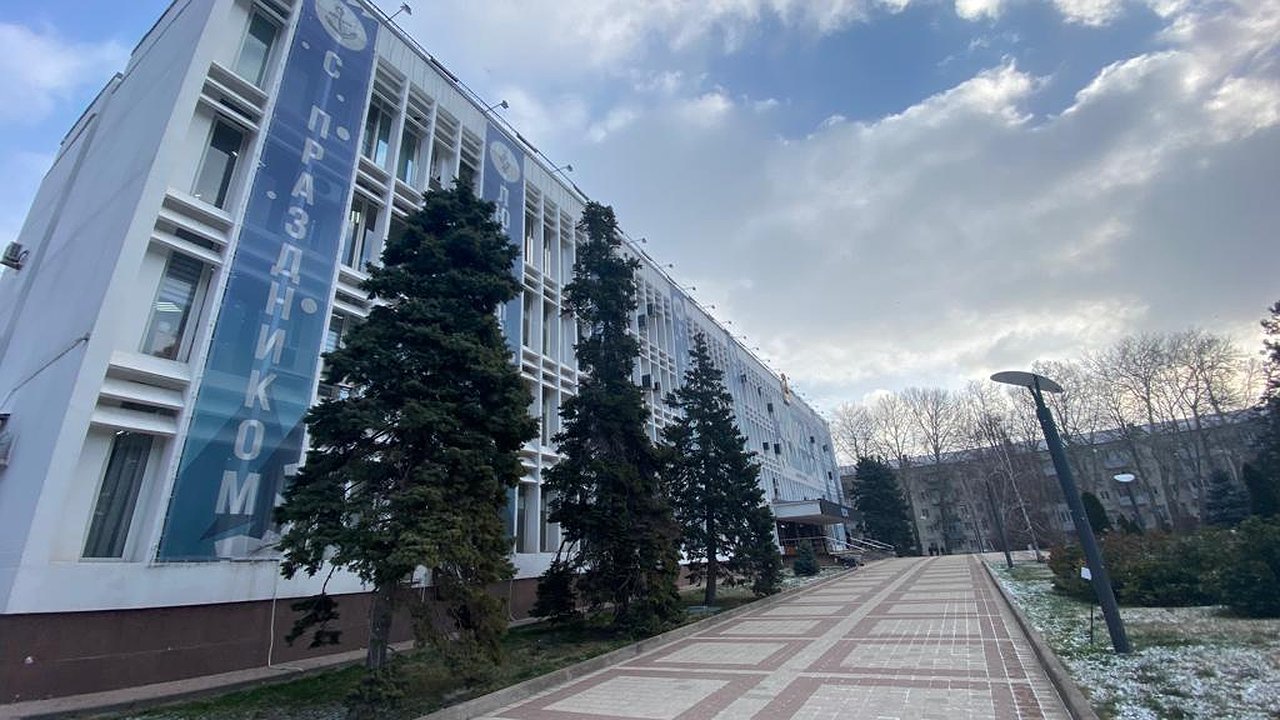 Главная картинка новости: Два новороссийских депутата сняли с себя полномочия