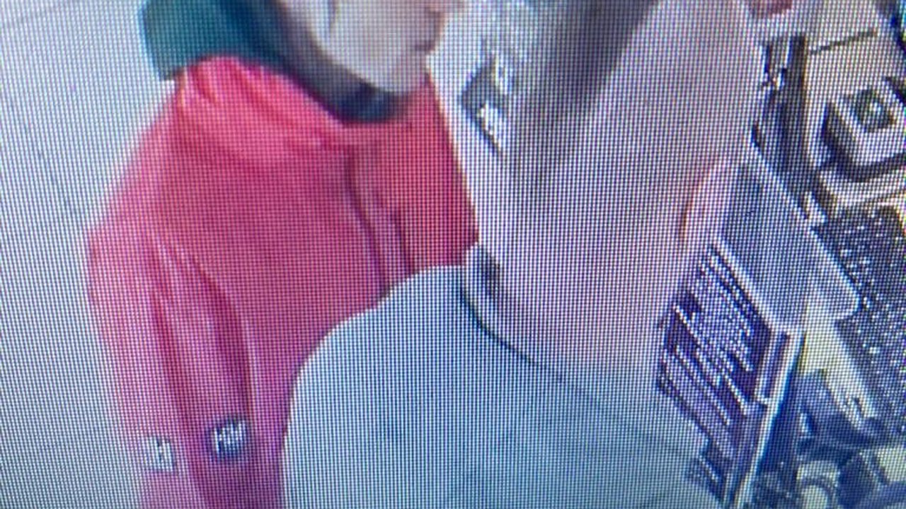 Главная картинка новости: В Новороссийске разыскиваются подозреваемые в порче автомобиля