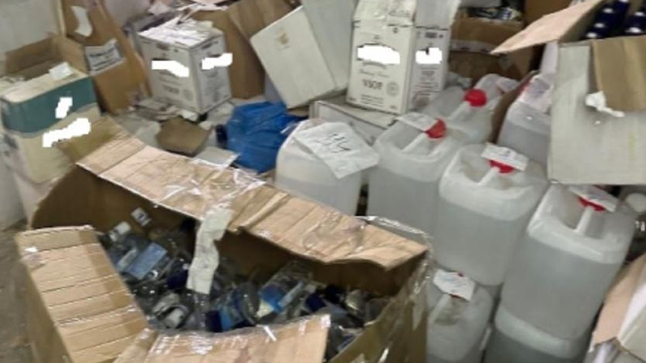 Главная картинка новости: В Новороссийске пресекли незаконный оборот алкоголя