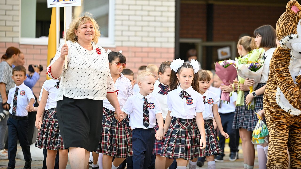 Главная картинка новости: В Новороссийске около 5 тысяч первоклассников пойдут в школы