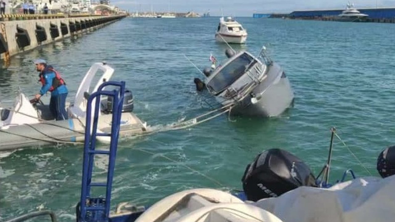 Главная картинка новости: Новороссийский катер спас две яхты в Сочи