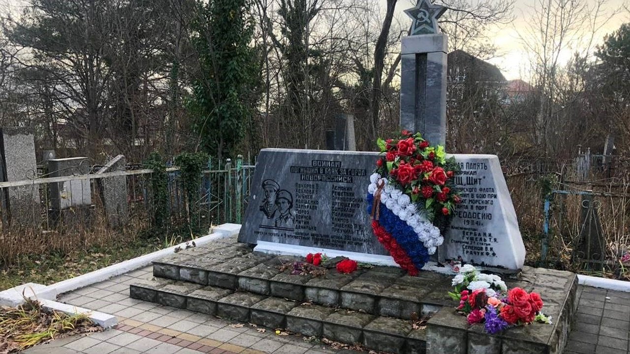 Главная картинка новости: Более 2,7 тысяч имен погибших воинов нанесут на памятники при реставрации в Новороссийске