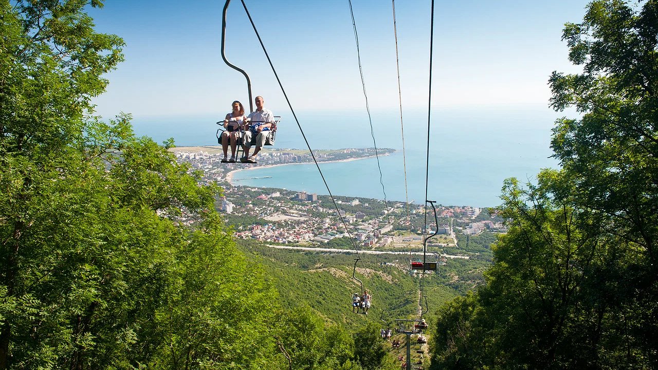 Главная картинка новости: В Геленджике зоопарк и канатная дорога будут бесплатными для женщин
