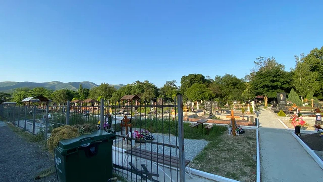 Главная картинка новости: В Новороссийске оцифруют кладбища