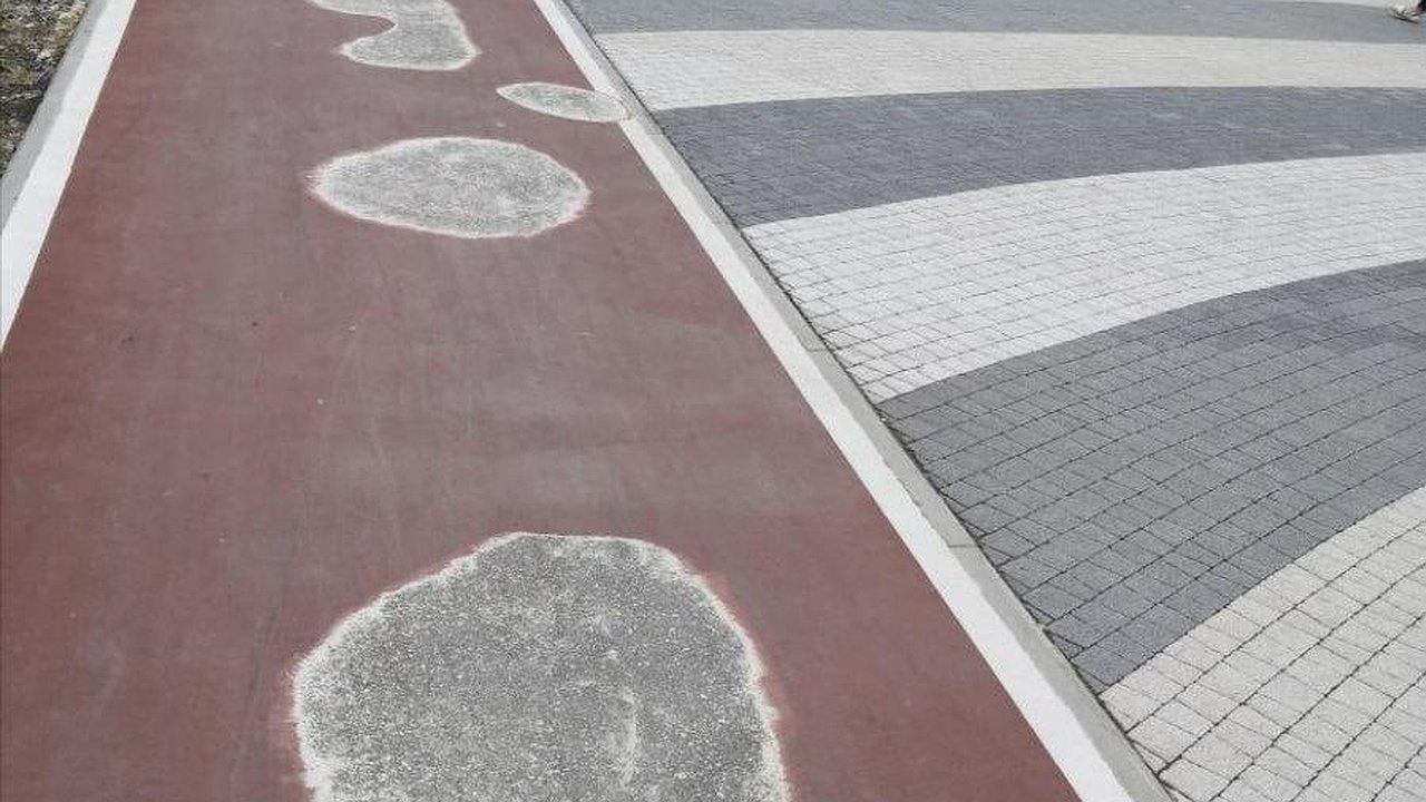 Главная картинка новости: Жители Новороссийска забили тревогу из-за ям на новой велодорожке на набережной