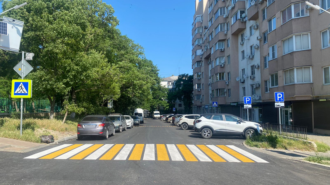 Главная картинка новости: В Новороссийске по улице Козлова установили 114 дорожных знаков