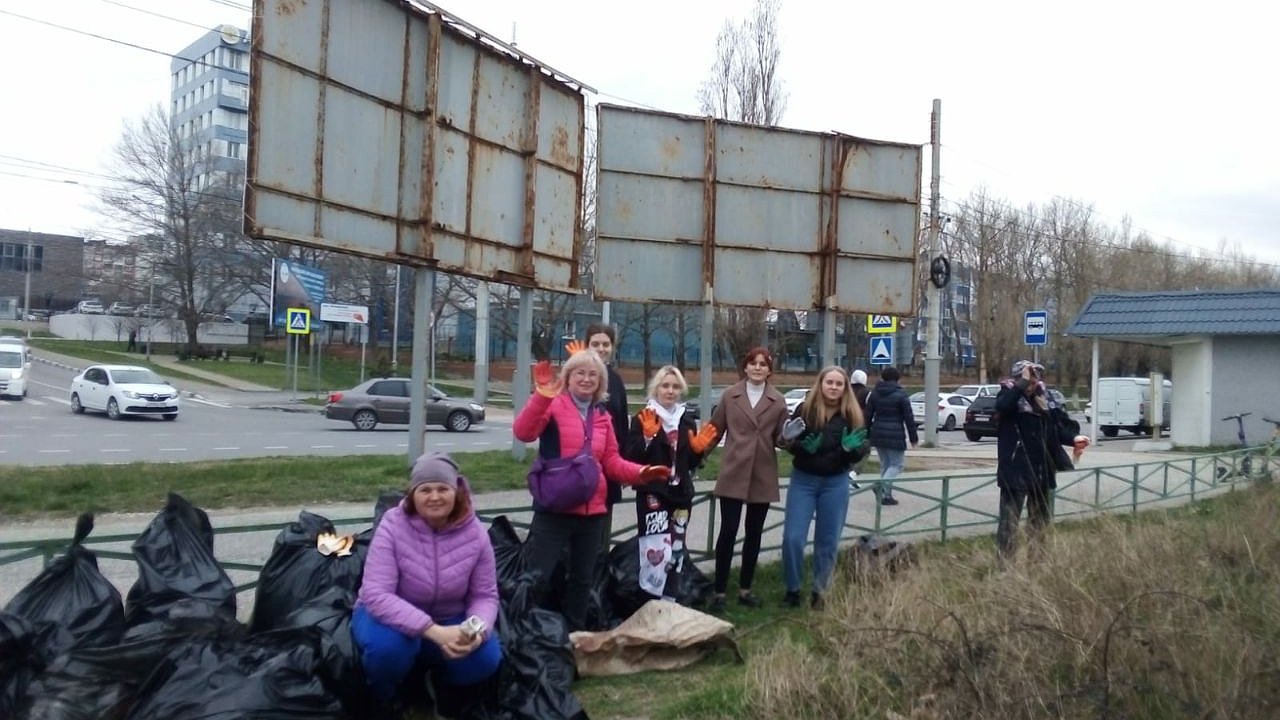 Главная картинка новости: Новороссийцы собрали более 10 кубометров мусора на «Суджукской лагуне» и «Прилагунье»