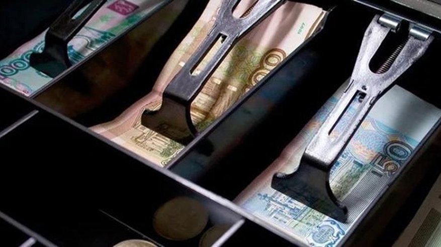 Главная картинка новости: Приезжий устроился продавцом в один из магазинов Новороссийска и вынес кассу