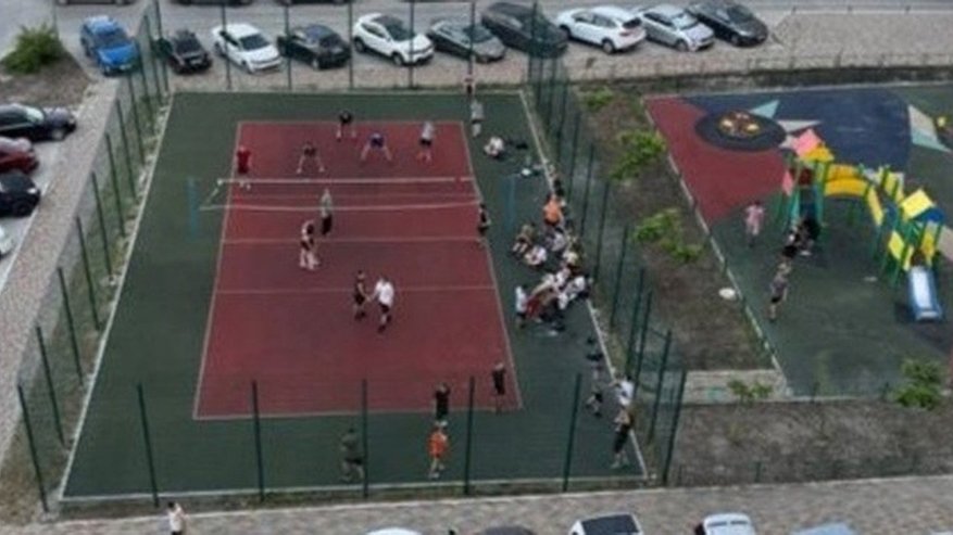 Главная картинка новости: В Новороссийске дети играли на улице во время воздушной тревоги