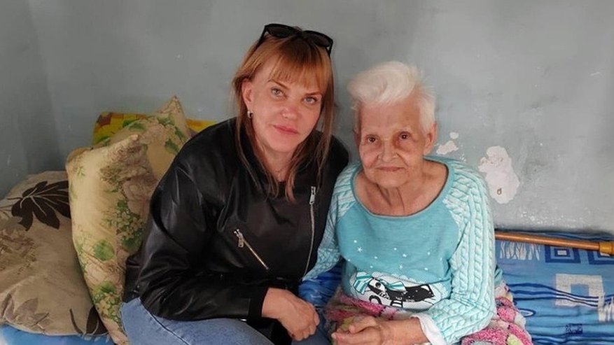 Главная картинка новости: Ведутся поиски родных. Волонтеры из Новороссийска помогли вернуть зрение одинокой пенсионерке