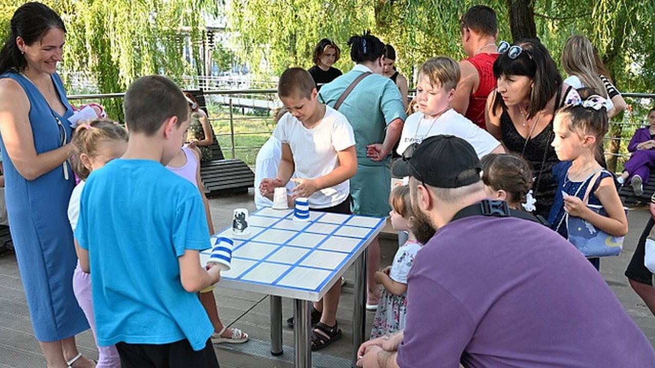 Главная картинка новости: Как будут отмечать День семьи, любви и верности Новороссийске: афиша