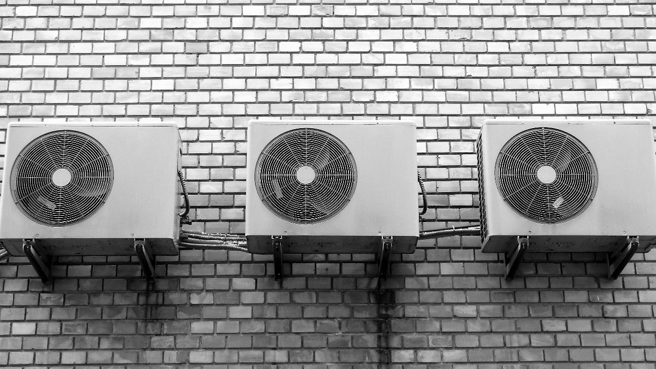 Главная картинка новости: Как спасаются от жары на юге? Недорогой предмет заменит кондиционер