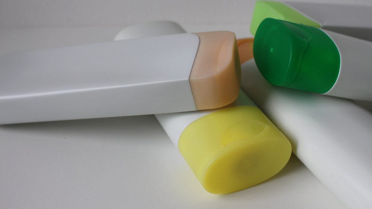 Главная картинка новости: Роскачество опубликовало марки шампуня, который может повредить ваши волосы