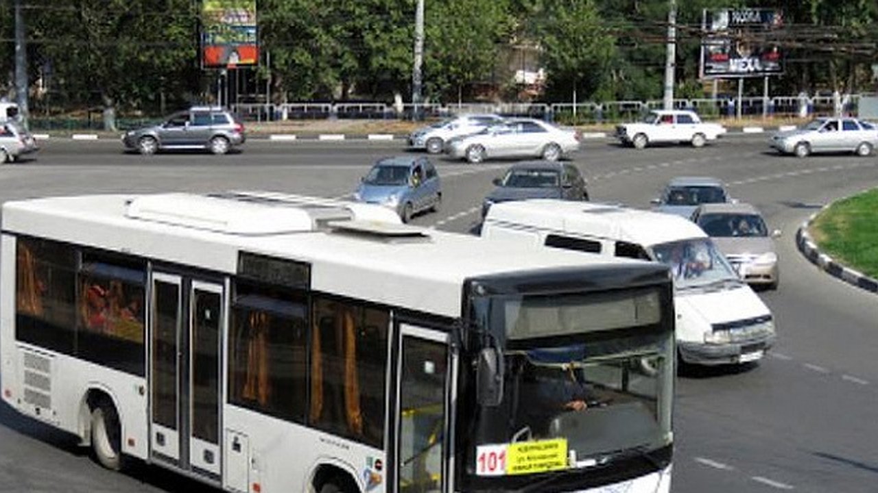 Главная картинка новости: Жители Новороссийска продолжают жаловаться на адскую жару в автобусах