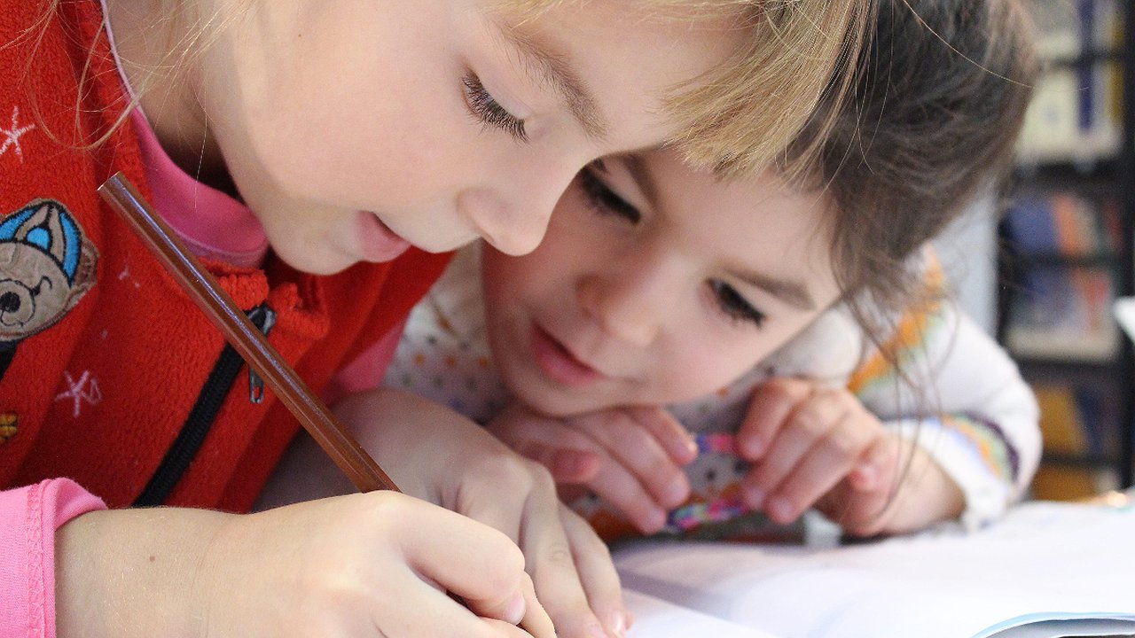 Главная картинка новости: У этих знаков зодиака чаще всего рождаются одаренные дети