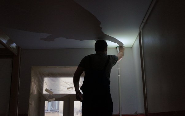 Эксперт рассказал почему и чем заменяют натяжные потолки