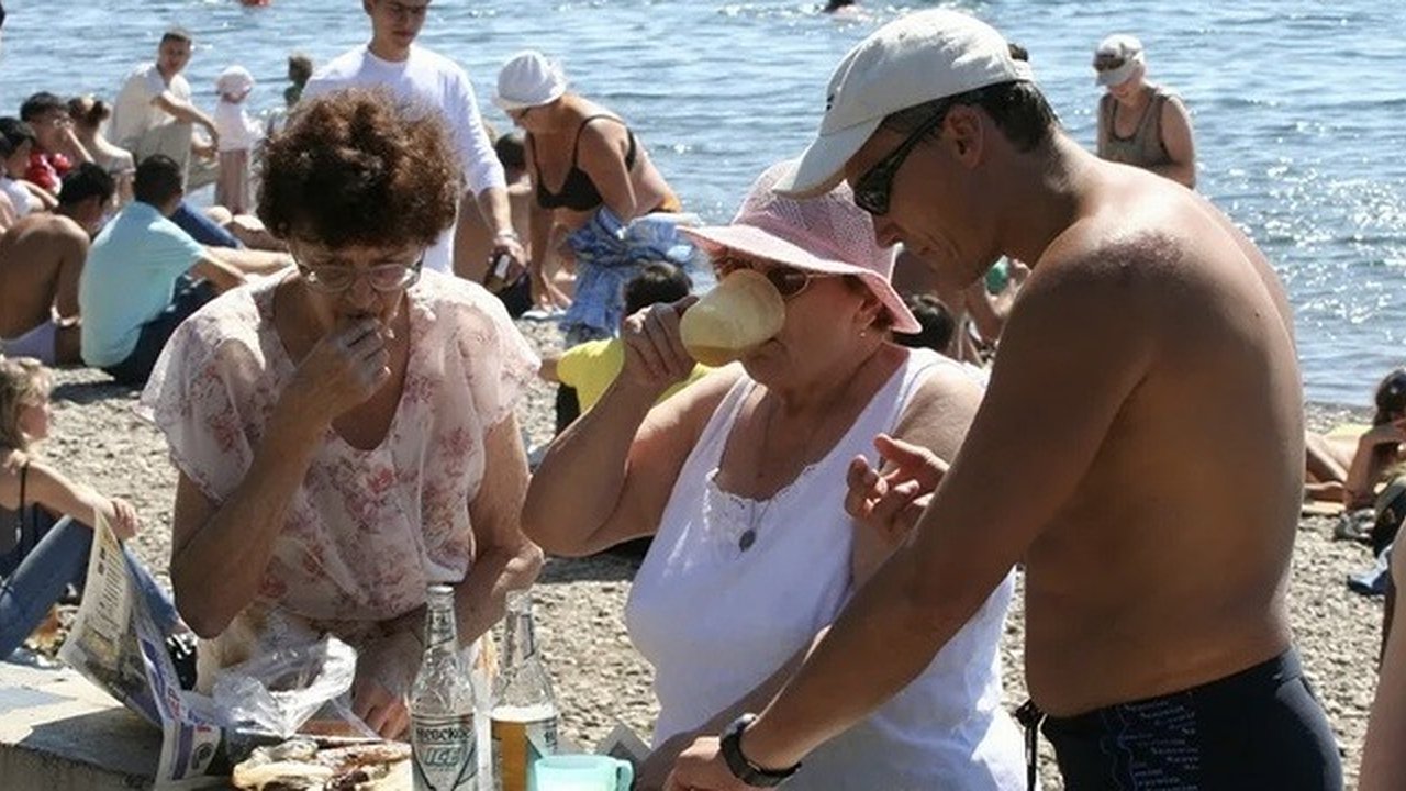 Главная картинка новости: В Госдуме предложили запретить продажу алкогольных напитков вблизи пляжей