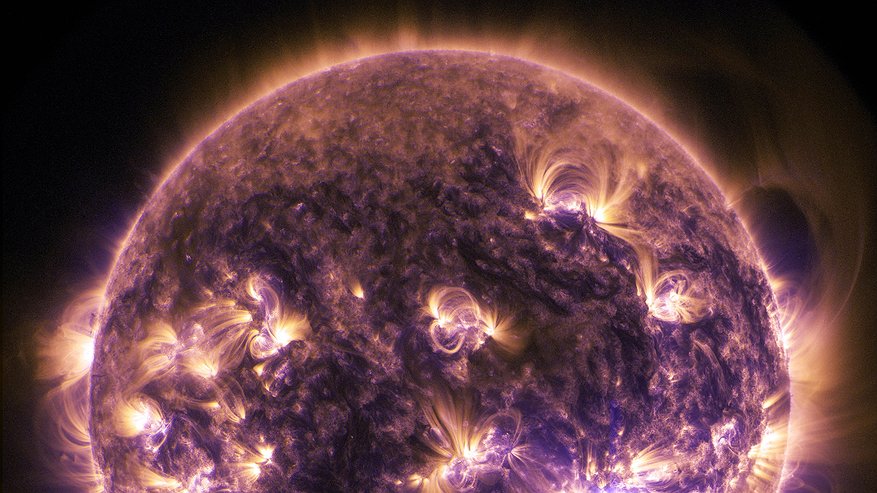 Главная картинка новости: Мощная магнитная буря достигла Земли