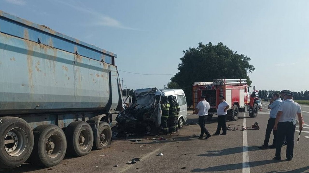 Главная картинка новости: Страшное ДТП со смертельным исходом под Краснодаром