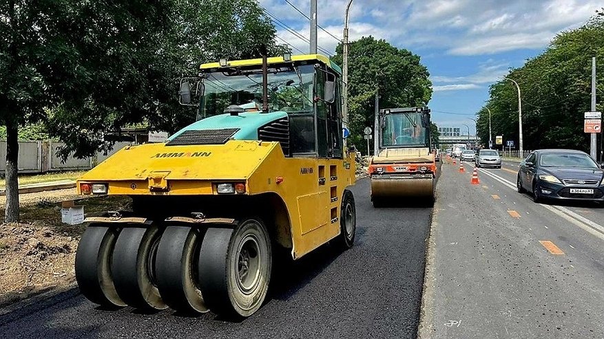 Главная картинка новости: В Новороссийске из-за ремонта дорог временно перекроют по полосе в оба направления в 13-м микрорайоне
