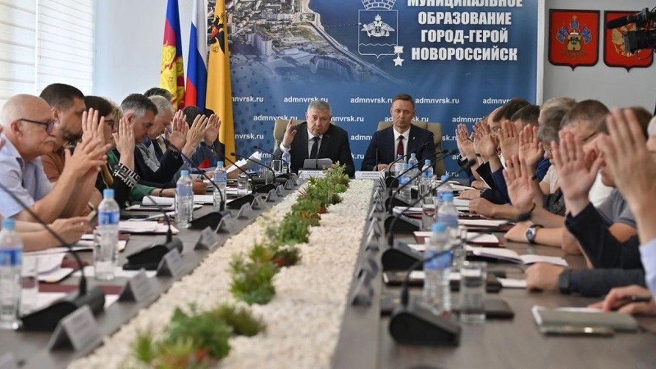 Главная картинка новости: Горожане требуют присвоить звание почетного гражданина Сергею Ярышеву