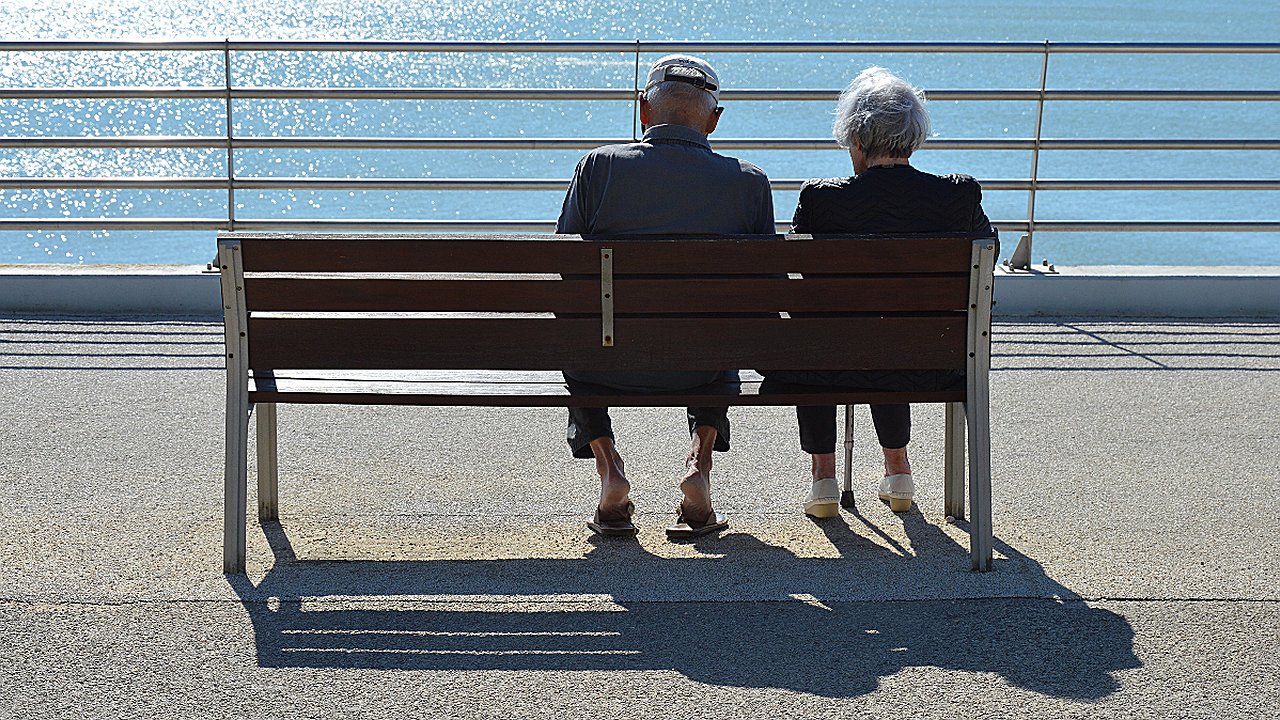 Главная картинка новости: Пенсии повысят уже в сентябре - публикуем списки